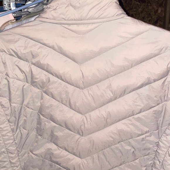 London Fog Women’s XL Light Gray Quilted Jacket. - Picture 3 of 13